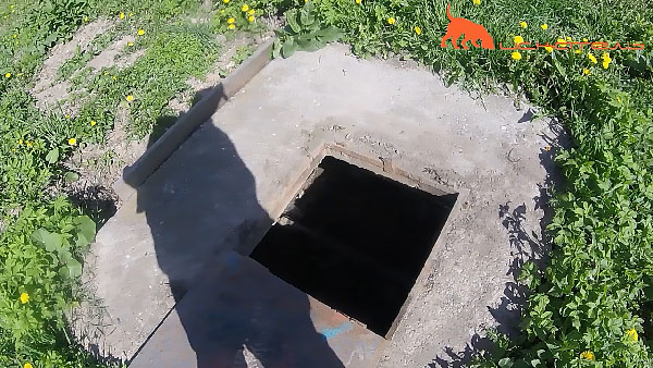 Проверка уровня воды в техническом колодце